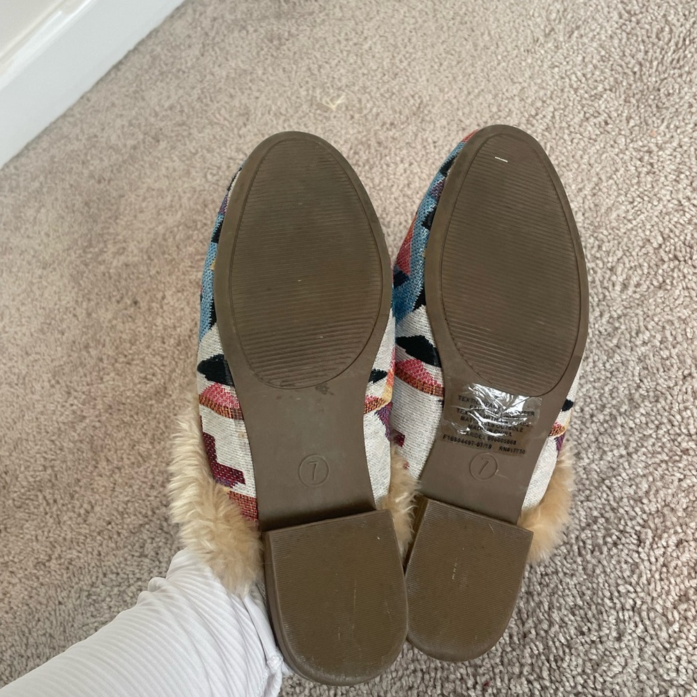 Universal Thread Geometric Patterned Colorful Fur-Lined Mules - Picture 3 of 6